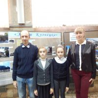 Победители фотоконкурса — семья Косаревых и победитель — Равдина Ульяна